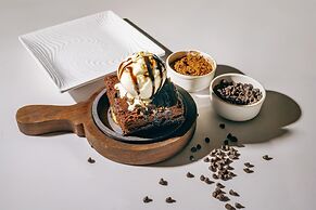 D Square Statue of Unity Kevadia, a member of Radisson Individuals