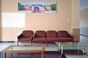 OYO 91876 Hotel Putri Gading 2