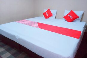 OYO 91876 Hotel Putri Gading 2