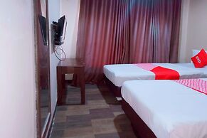 OYO 91876 Hotel Putri Gading 2