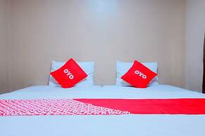 OYO 91876 Hotel Putri Gading 2