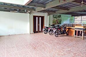 OYO 91876 Hotel Putri Gading 2