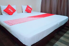 OYO 91876 Hotel Putri Gading 2