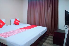 OYO 91876 Hotel Putri Gading 2