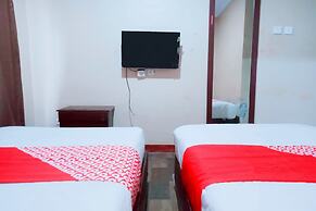 OYO 91876 Hotel Putri Gading 2