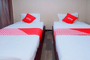OYO 91876 Hotel Putri Gading 2