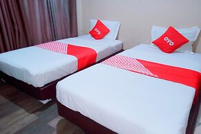 OYO 91876 Hotel Putri Gading 2