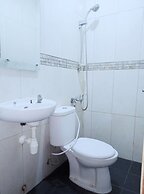 OYO 91876 Hotel Putri Gading 2