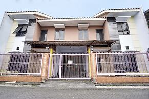 OYO Life 91626 Rr Kost Putri Syariah