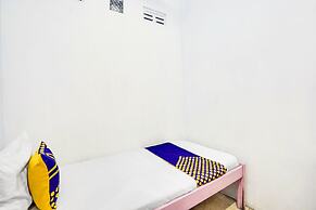 OYO Life 91626 Rr Kost Putri Syariah