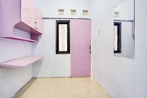 OYO Life 91626 Rr Kost Putri Syariah