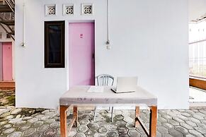 OYO Life 91626 Rr Kost Putri Syariah