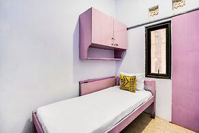 OYO Life 91626 Rr Kost Putri Syariah