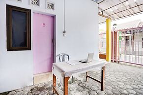 OYO Life 91626 Rr Kost Putri Syariah