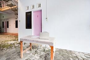 OYO Life 91626 Rr Kost Putri Syariah