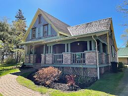 Avonlea Forest Hill Cottages