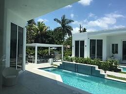 Men Only Clothing Optional Guesthouse near Wilton Manors