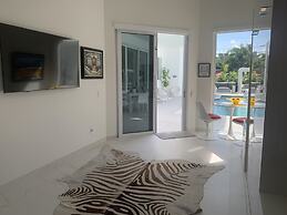 Men Only Clothing Optional Guesthouse near Wilton Manors