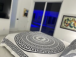 Men Only Clothing Optional Guesthouse near Wilton Manors