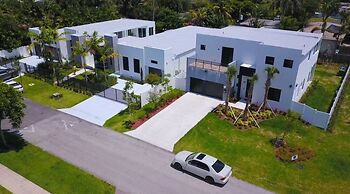 Men Only Clothing Optional Guesthouse near Wilton Manors