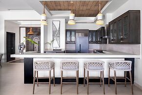 Kimpton Grand Roatan Resort And Spa by IHG