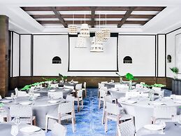 Kimpton Grand Roatan Resort And Spa by IHG