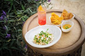 Kimpton Grand Roatan Resort And Spa by IHG