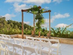 Kimpton Grand Roatan Resort And Spa by IHG