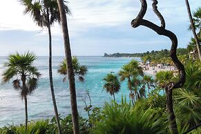 Kimpton Grand Roatan Resort And Spa by IHG