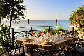 Kimpton Grand Roatan Resort And Spa by IHG