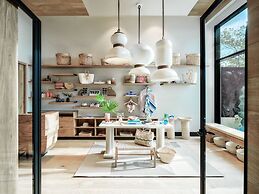 Kimpton Grand Roatan Resort And Spa by IHG