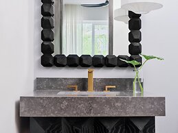 Kimpton Grand Roatan Resort And Spa by IHG