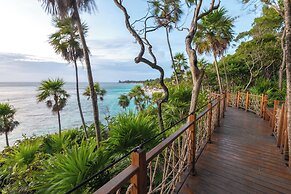 Kimpton Grand Roatan Resort And Spa by IHG