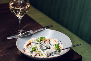 Kimpton Grand Roatan Resort And Spa by IHG