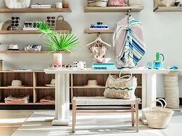 Kimpton Grand Roatan Resort And Spa by IHG