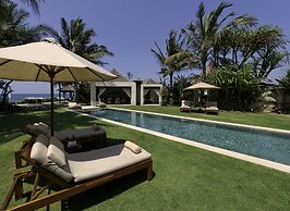 Aventus Luxury Beachfront Villa Gianyar