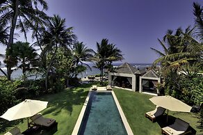 Aventus Luxury Beachfront Villa Gianyar