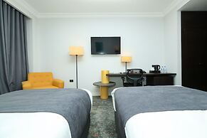 Pine Astoria Hotel
