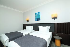 Pine Astoria Hotel
