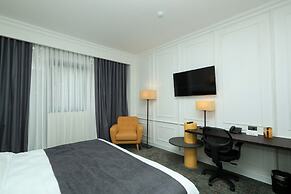 Pine Astoria Hotel