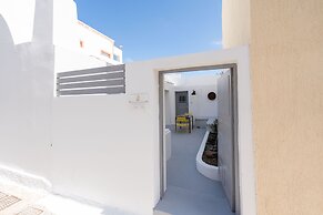 Villa Tholos with Private Jacuzzi