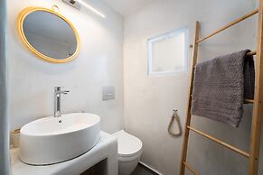 Villa Tholos with Private Jacuzzi