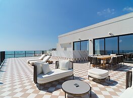 LIV Mackenzie Beach Suites