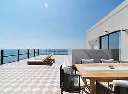 LIV Mackenzie Beach Suites