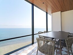 LIV Mackenzie Beach Suites