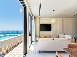 LIV Mackenzie Beach Suites