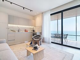 LIV Mackenzie Beach Suites