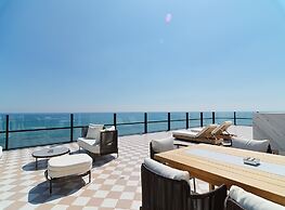 LIV Mackenzie Beach Suites