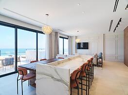 LIV Mackenzie Beach Suites