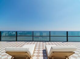 LIV Mackenzie Beach Suites